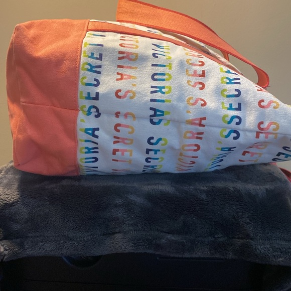Victoria Secret over night bag! Perfect for travel or work! Great buy! - Picture 3 of 6